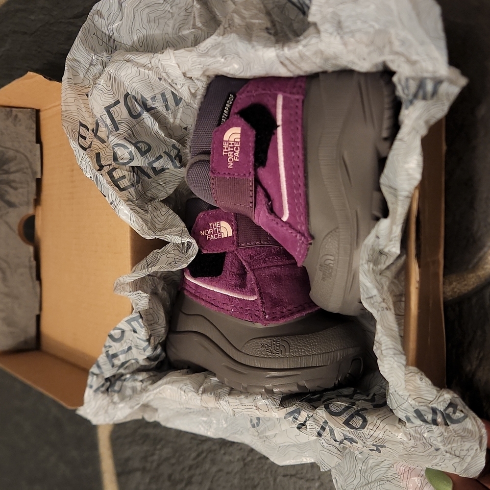 The North Face Grey/Purple Alpenglow Insulated Snow Boots SIZE 4T